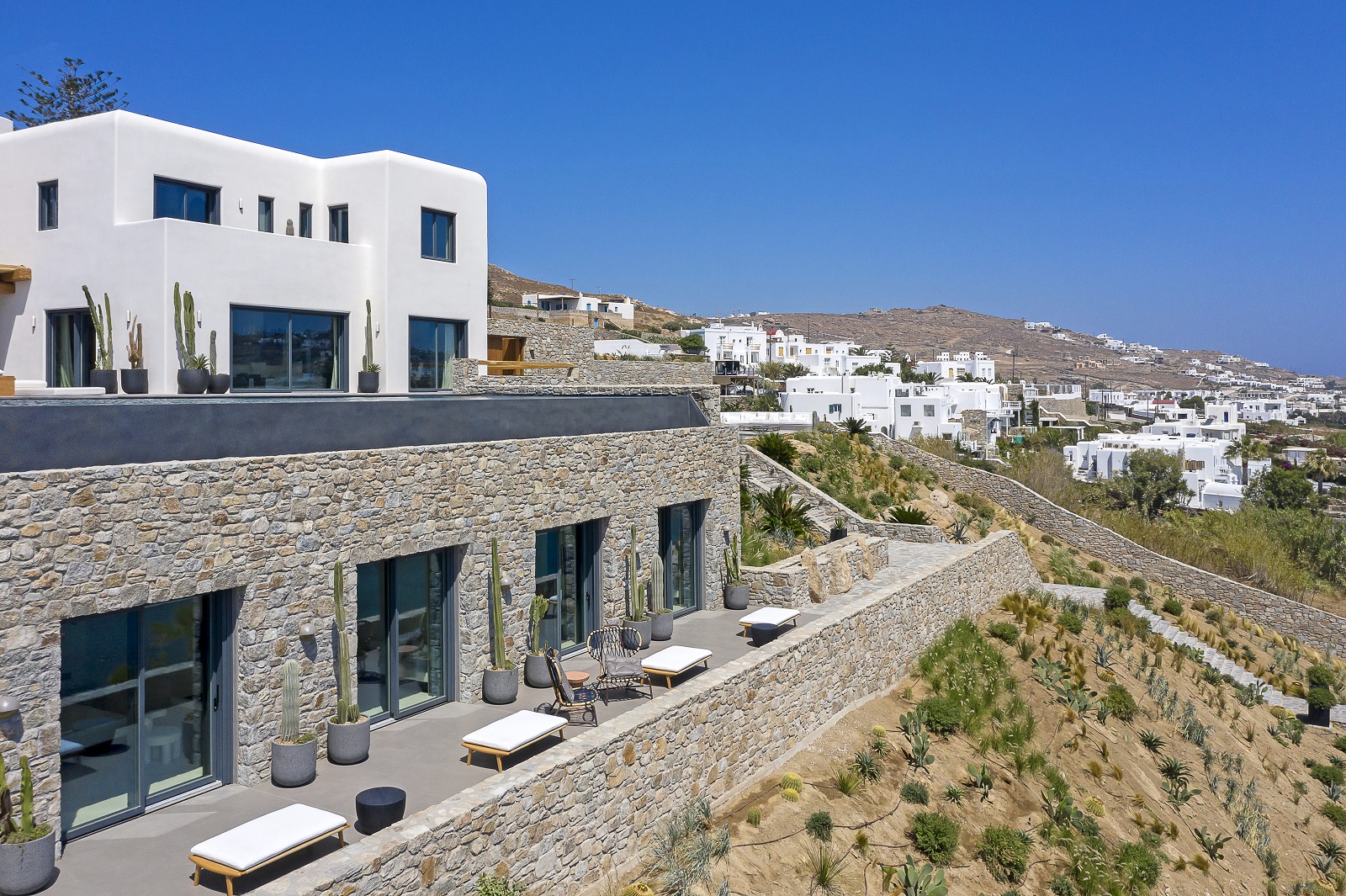 MK Design Studio transforms an existing house into an elegant & luxurious  holiday villa in Mykonos - Κατασκευές Κτιρίων