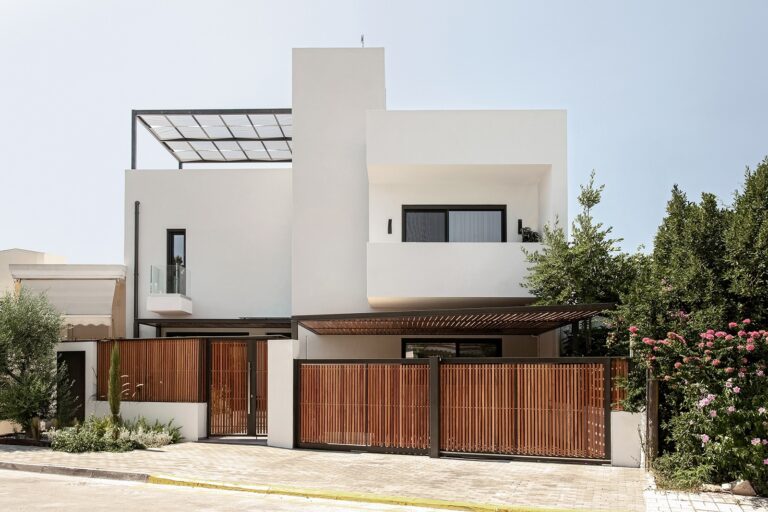 The Cube house: Μια σύγχρονη κατοικία με βιοκλιματική λογική στα Νότια Προάστια της Αθήνας