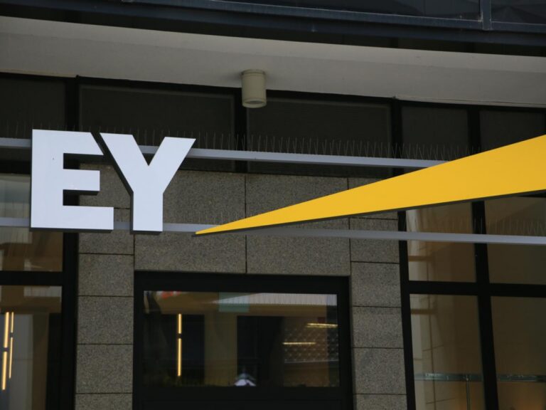 ΕY: Ψηφιακός μετασχηματισμός, νέα κανάλια ανάπτυξης και ESG, οι βασικές προτεραιότητες των Ελλήνων CEOs