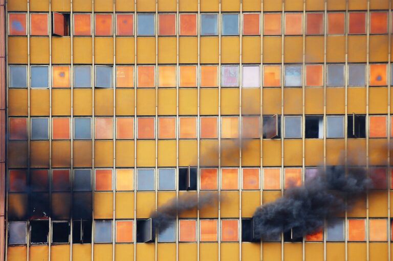 Πυροπροστασία σε εξωτερικές όψεις και στέγες κτιρίων
