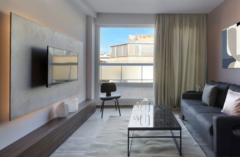 Penthouse apartments: Μετατροπή παλιού βιοτεχνικού χώρου σε διαμερίσματα μίνιμαλ αισθητικής στη Θεσσαλονίκη