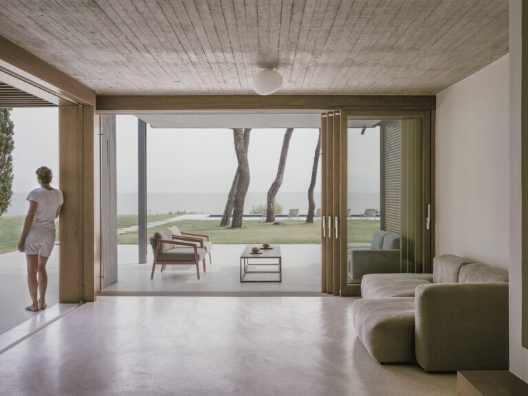 St. Minas House: Μια υπέροχη εξοχική κατοικία στον Άγιο Μηνά της Εύβοιας που «αγγίζει» το όνειρο
