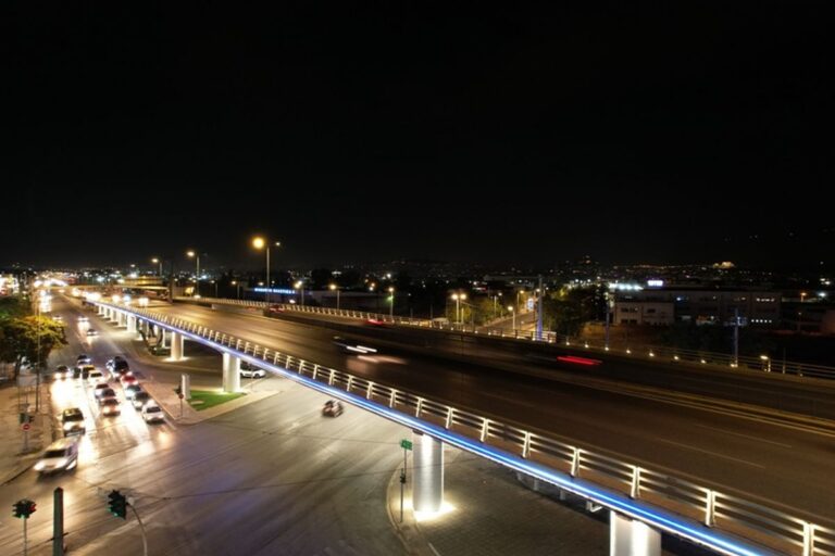 Αναβαθμίστηκε ο φωτισμός στη γέφυρα της Πέτρου Ράλλη