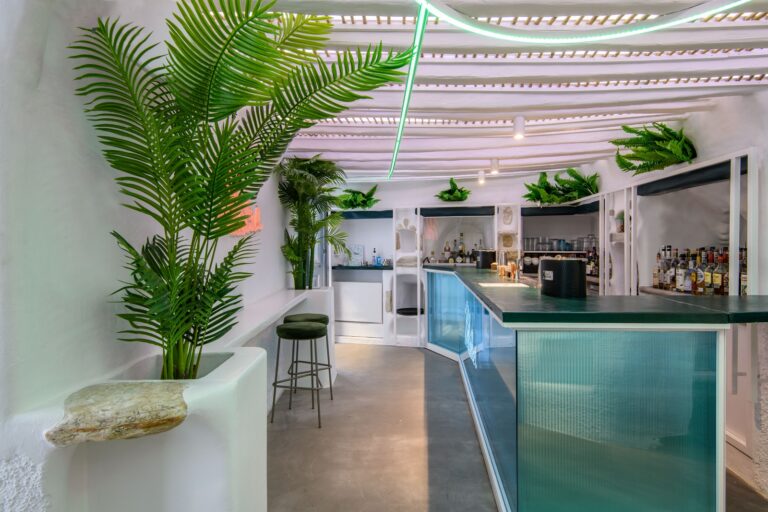 Το Paloma Bar στη Μύκονο που σε ταξιδεύει, μέσα από το design του, σε εξωτικούς προορισμούς
