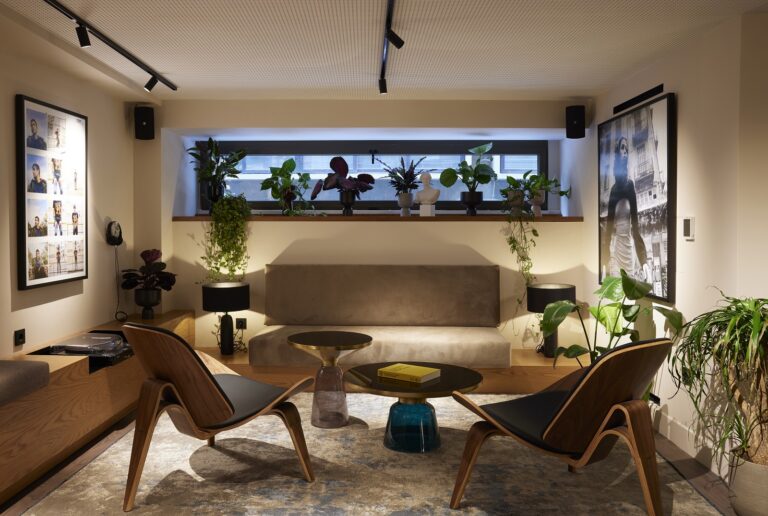 Το Teight Hotel στη Θεσσαλονίκη που αναδεικνύει, μέσα από το μοντέρνο design του, τη διαχρονική γοητεία του street style