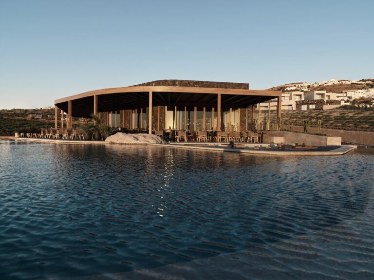 Το πολυτελές Magma Resort & Spa στη Σαντορίνη συνδυάζει την high end αισθητική με την αυθεντική ελληνική ομορφιά