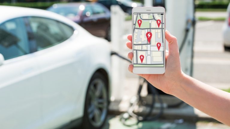 Recharge: Η εφαρμογή που βρίσκει σημεία φόρτισης για ηλεκτρικά οχήματα