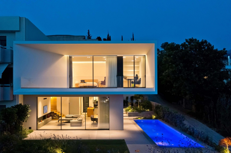 Sidirokastrou House: Μια διώροφη κατοικία στα ανατολικά προάστια της Πάτρας είναι υπόδειγμα μοντερνισμού