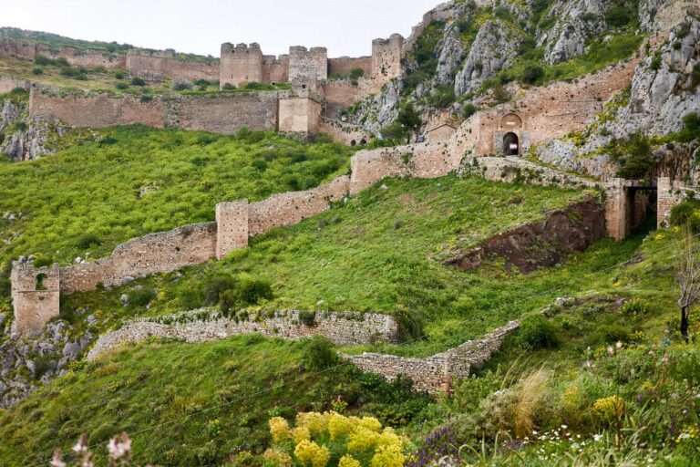 Προχωρά το έργο ανάδειξης του Κάστρου Ακροκορίνθου με νέο φωτισμό – Τα επιπλέον έργα που θα γίνουν στην περιοχή