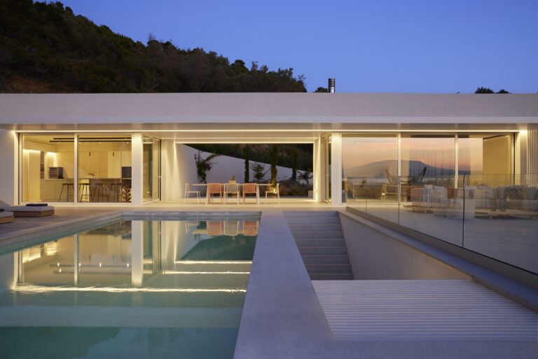 Οhlive Beach House: Μια μαγευτική κατοικία στη Σκιάθο ενσαρκώνει το απόλυτο όνειρο διαμονής δίπλα στη θάλασσα