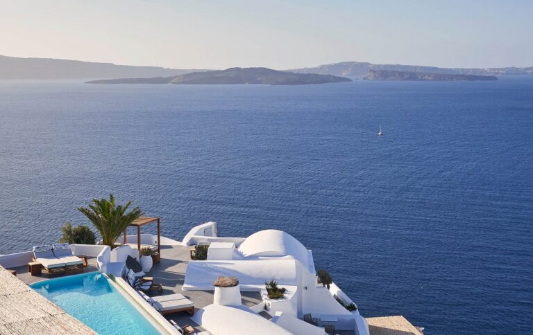 Katikies Santorini: Καλύτερο Ξενοδοχείο στην Ελλάδα και μεταξύ των καλύτερων στον κόσμο σύμφωνα με τα Travel + Leisure World’s Best Awards 2023