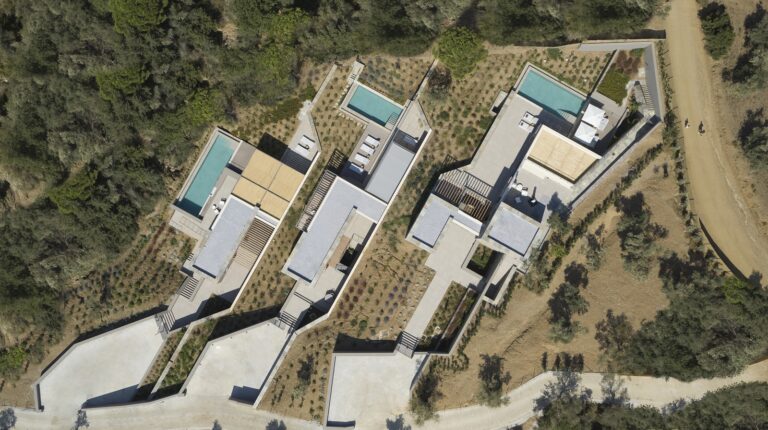 Ohlive Villas I-II-III: Τρεις εξοχικές κατοικίες στη Σκιάθο ενσαρκώνουν την ιδανική καλοκαιρινή διαβίωση