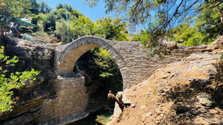 Αποκαταστάθηκε το ιστορικό πέτρινο γεφύρι «Καμάρα» στην Άρτα