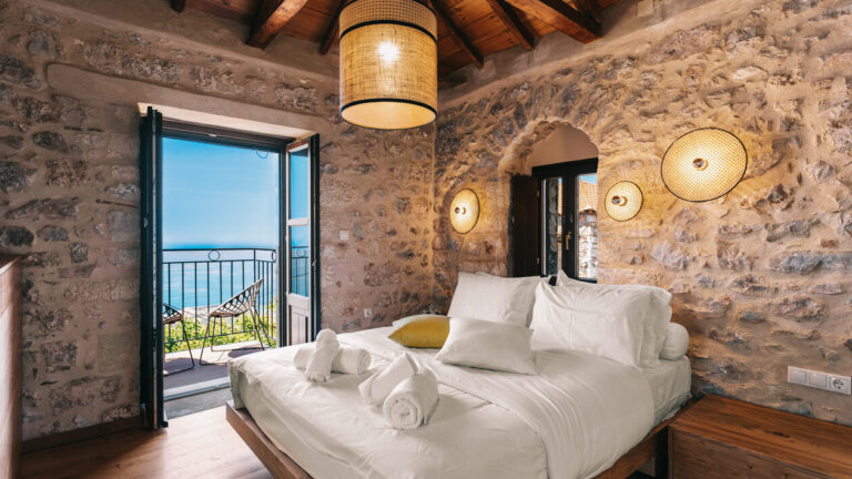 Τα Aria Hotels αποκτούν έναν ακόμα παραδοσιακό πύργο στη Μάνη