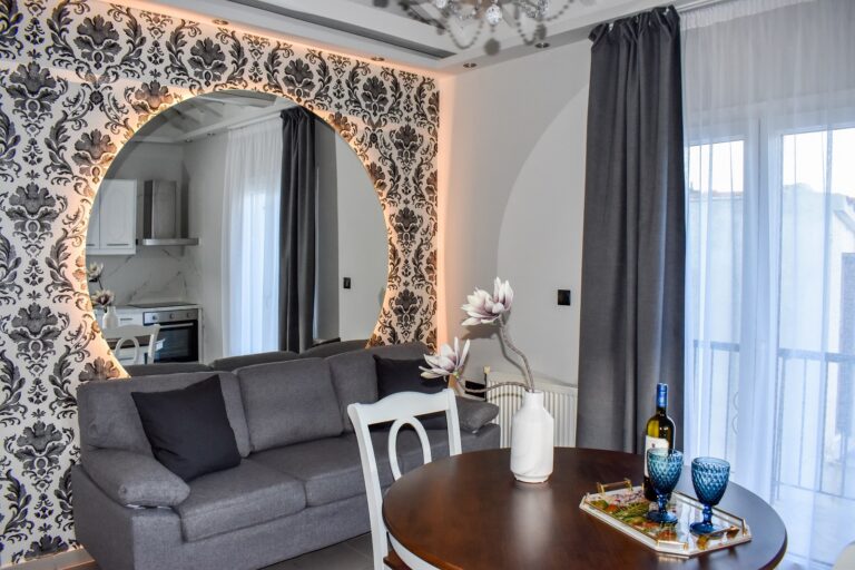 Oriana Apartments: Τα ενοικιαζόμενα διαμερίσματα στη Σκιάθο που συνδυάζουν άνεση, ζεστασιά και φινέτσα