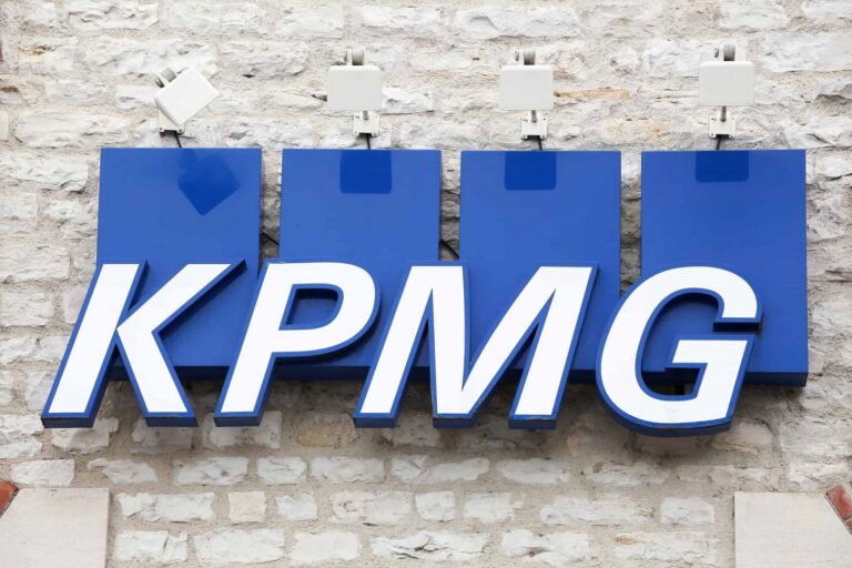 KPMG: Οι 10 παγκόσμιες προκλήσεις που θέτουν εμπόδια στις ανανεώσιμες πηγές ενέργειας
