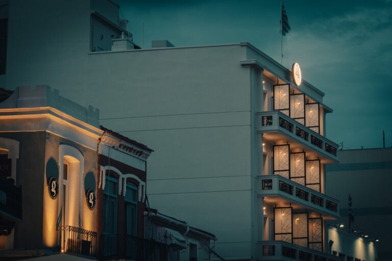 Η νέα αύρα του Λέσβιον: Η ανανέωση του ιστορικού ξενοδοχείου από το γραφείο Trichonas Architecture