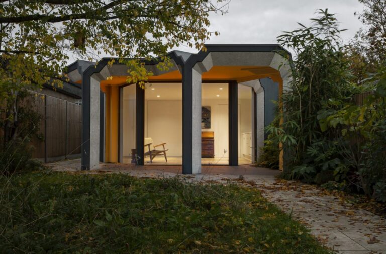 Bureau de Change redefines a “granny annexe” in West London, blending Art Deco influences with modern touches