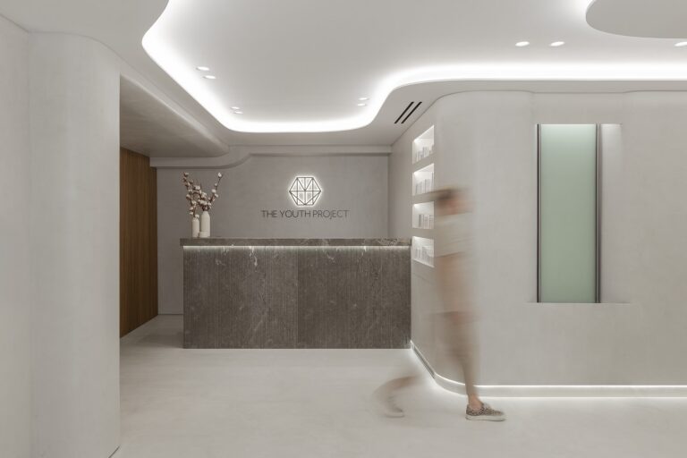 The Youth Project: Μια beauty clinic στην Νέα Ερυθραία, ορισμός του σύγχρονου μίνιμαλ ντιζάιν, με άποψη