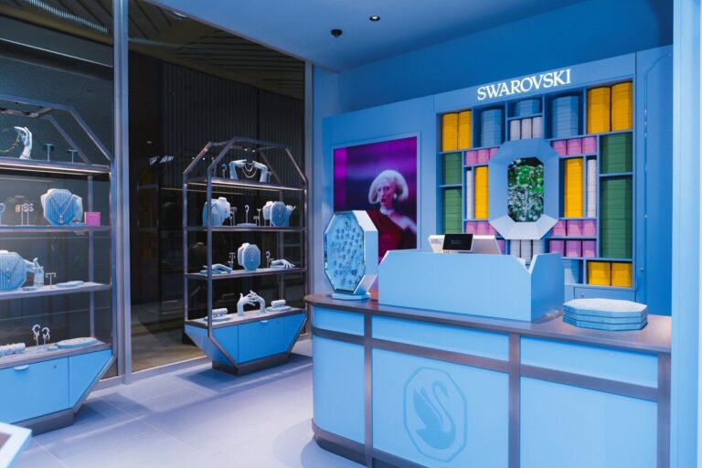 H Swarovski αποκαλύπτει ένα καινοτόμο retail concept στη Γλυφάδα