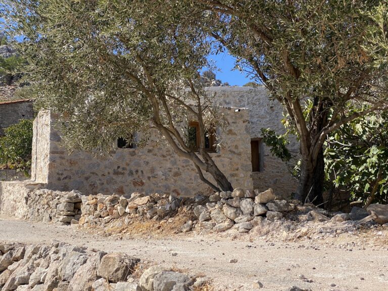 Μια εγκαταλελειμμένη πέτρινη κατοικία στη Χίο αποκαταστάθηκε υποδειγματικά με σεβασμό στις ρίζες της