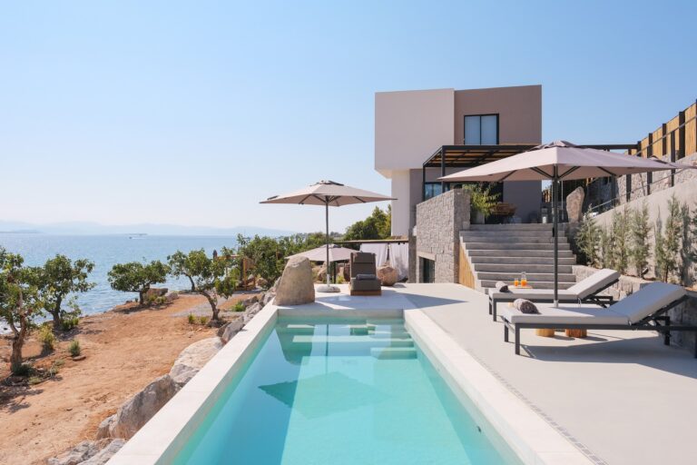 Floating Cubes: Ένα υπερσύγχρονο συγκρότημα εξοχικών κατοικιών στην Αίγινα, ωδή στον eco-friendly σχεδιασμό