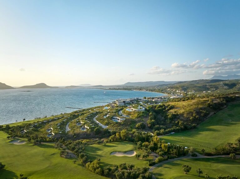 Το Mandarin Oriental Costa Navarino ανάμεσα στα 20 καλύτερα νέα πολυτελή ξενοδοχεία στον κόσμο, σύμφωνα με το Forbes Travel Guide
