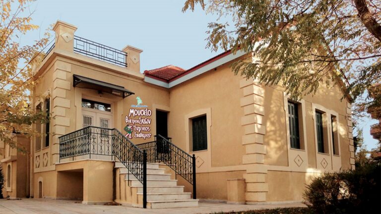 Νεώτερο μνημείο η συλλογή του Σπαθαρείου Μουσείου Θεάτρου Σκιών