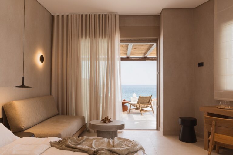 Minάs Architecture transformed an abandoned beach bar into a series of autonomous hotel suites in Loggos, Aigio