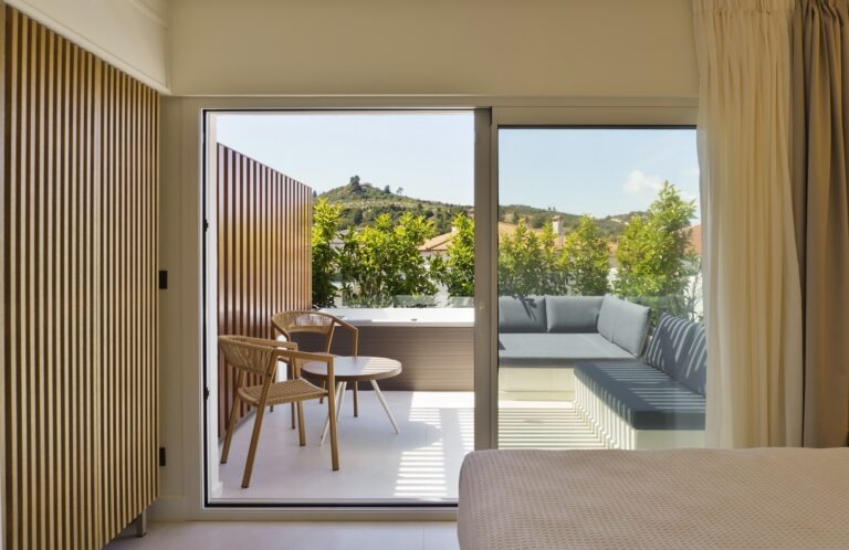 Οι Palm Boutique Suites στην Κασσάνδρα Χαλκιδικής σχεδιάστηκαν με τον πιο elegant και minimal τρόπο