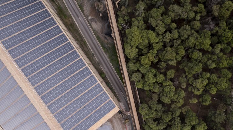 Ο Όμιλος Ηρακλής θέτει σε πλήρη λειτουργία φωτοβολταϊκό σταθμό στο Εργοστάσιο Μηλακίου