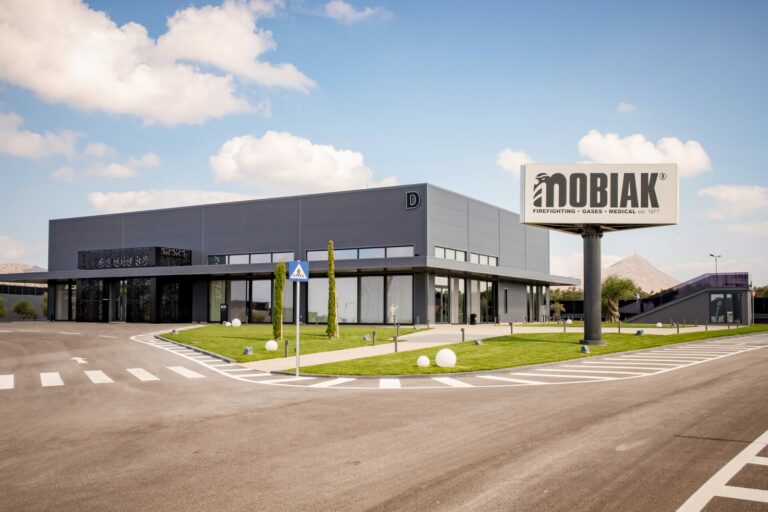 Στρατηγική συνεργασία Stama – MOBIAK για την πυρασφάλεια στα καταλύματα βραχυχρόνιας μίσθωσης
