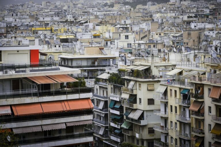 Κοινωνική αντιπαροχή: Kαθορίζονται με ΚΥΑ οι όροι και οι ρήτρες για τις συμβάσεις