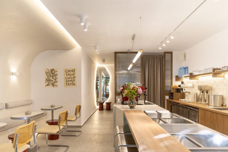 Self the place: Ένα aesthetic coffee shop στο Βόλο που αξίζει μία θέση στη must-visit list σας