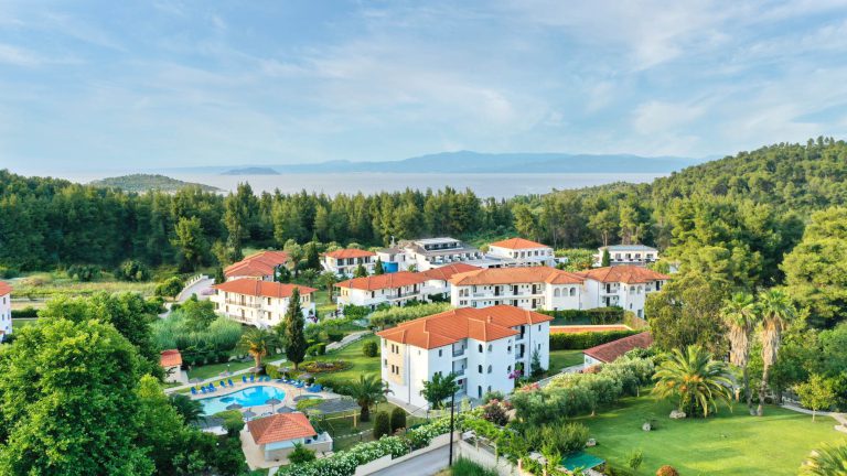 Όμιλος HotelBrain: Προχώρησε σε μίσθωση του Chrousso Village στη Χαλκιδική