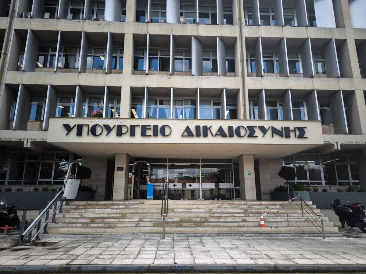 Ξεκινά η αποκατάσταση και ενεργειακή αναβάθμιση των Δικαστηρίων Άμφισσας