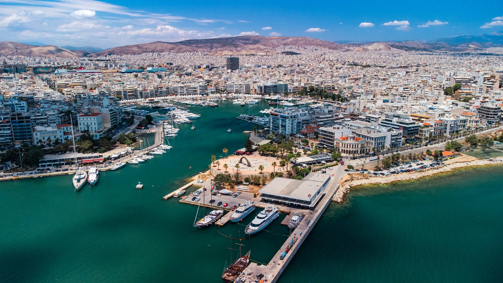 Διαγωνισμός από τον e- ΕΦΚΑ για την μετατροπή πολυώροφου ακινήτου στον Πειραιά σε ξενοδοχειακή μονάδα